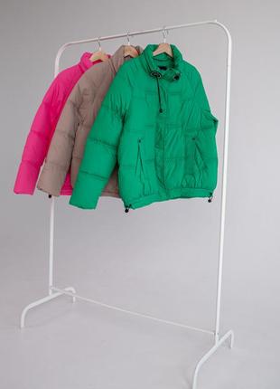 Яскрава куртка на весну в декількох кольорах