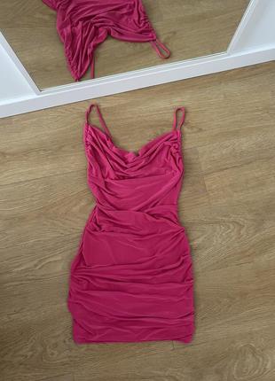 Рожева сукня міні