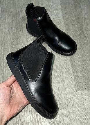 Стильные, демисезонные ботиночки clarks  размер 30