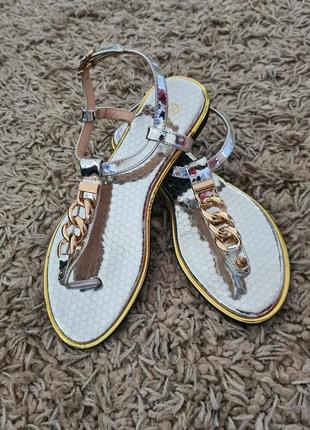 Босоніжки жіночі