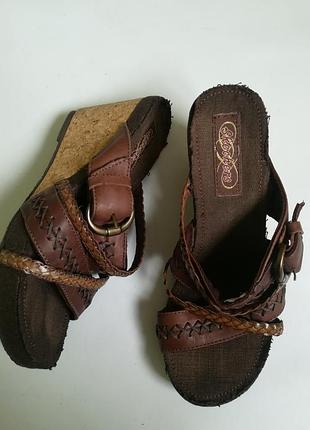 Шкіряні шльопанці