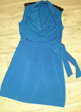 Платье на поясе