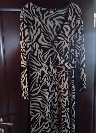 Платье.новое нарядное . модный звериный принт.размер евро 46 наш 50-52 натуральная ткань вискоза.