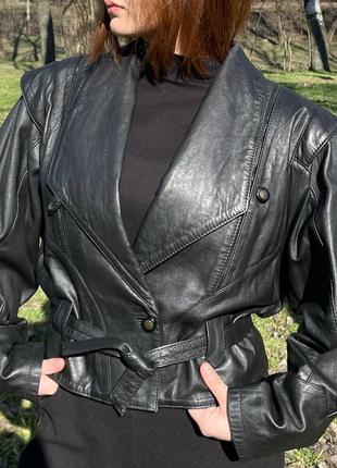 Стильная кожаная куртка косуха  в винтажном стиле