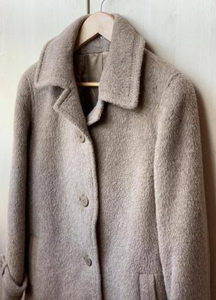 Красивое классическое пальто длины миди / макси из 100% шерсти ламы в бежевом цвете8 фото