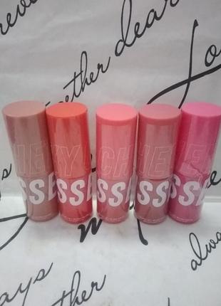 Велюровая румяна для лица и губ parisa