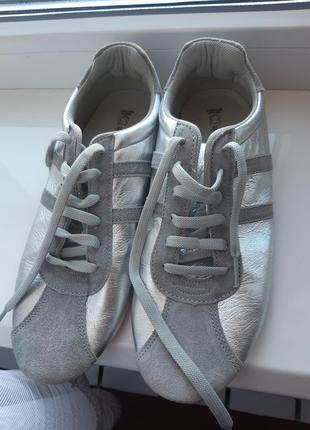 Кросівки італія.