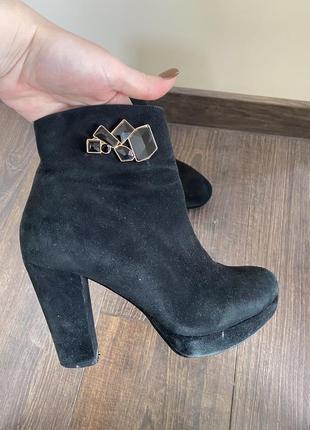 Ботинки на каблуку