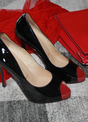 Оригинальные черные лаковые туфли christian louboutin размер 39
