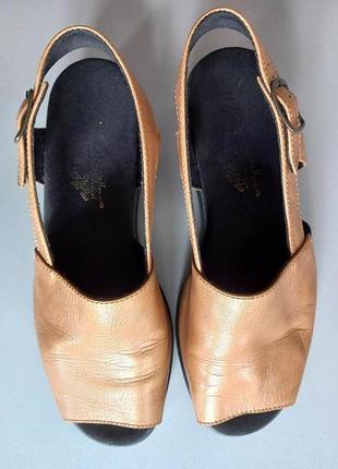 Босоніжи брендові шкіряні