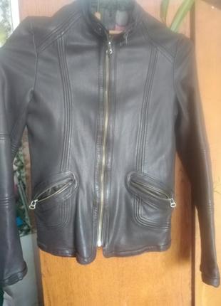 Курточка кожаная