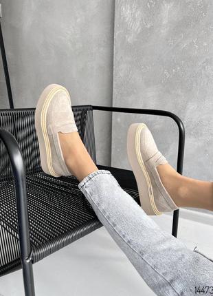 Бежеві натуральні замшеві туфлі лофери на високій товстій підошві платформі замш беж2 фото