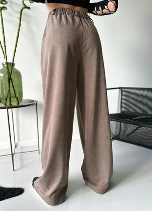 Трендовые коричневые свободные брюки палаццо из эко-замши3 фото