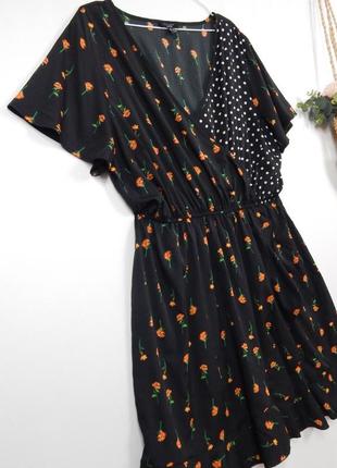 Комбинированное платье на запах с оборкой рюшей ярусная на резинке в цветы4 фото