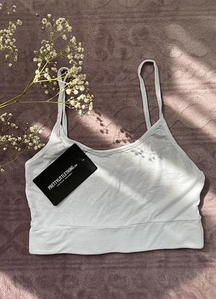 Білий топ prettylittlething