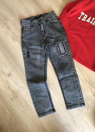 Стильные джинсы на мальчика 5-6 лет