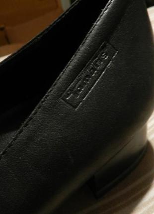 Кожаные,чёрные туфли с квадратным носом и липучками,одеты пару раз,tamaris4 фото