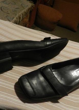 Кожаные,чёрные туфли с квадратным носом и липучками,одеты пару раз,tamaris10 фото