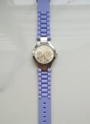 Женские часы с резиновым удобным ремешком2 фото