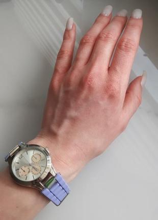 Женские часы с резиновым удобным ремешком4 фото