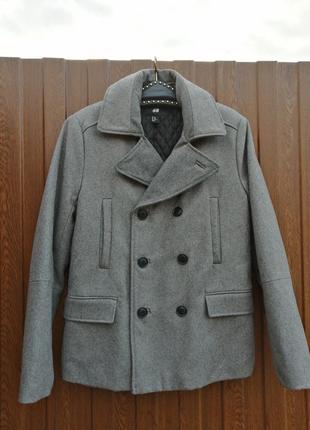 Стильное мужское двубортное пальто в составе 61% шерсть