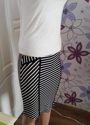 Стильная юбка в черно-белые полосы, италия, бренд rinascimento, р. s-м.