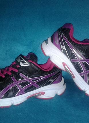 Модні кросівки asics