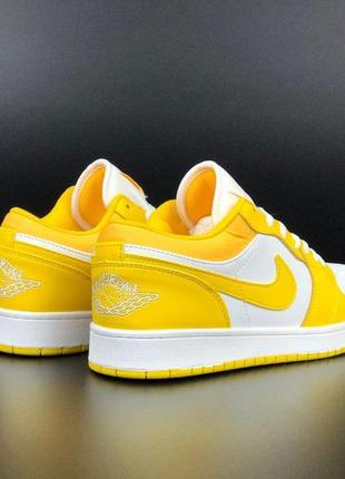 Жіночі шкіряні білі з жовтим кросівки nike air jordan 1 low  🆕 найк джордан4 фото