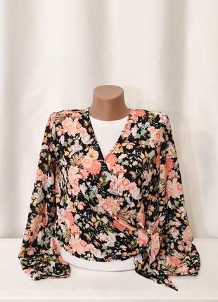 Bershka коротка блуза на запах