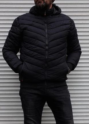 Чорна утеплена куртка батал