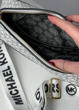 Сумка в стиле michael kors ginny crossbody bag white8 фото