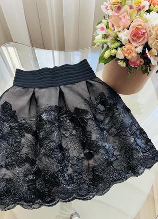 Черная юбка сетка с вышивкой цветами1 фото