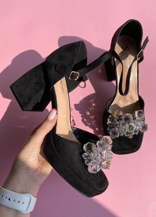 Босоніжки жіночі на підборах платформі чорні