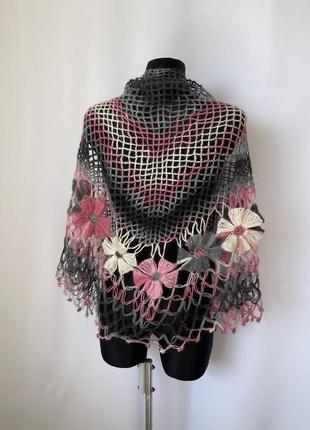 Большая косынка платок вязаная крючком розовый серый цветы пушистая