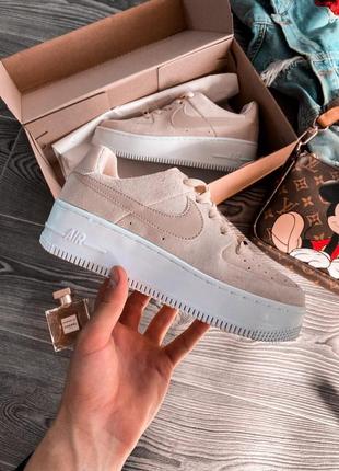 Жіночі кросівки nike air force 1 sage platform particle beige.