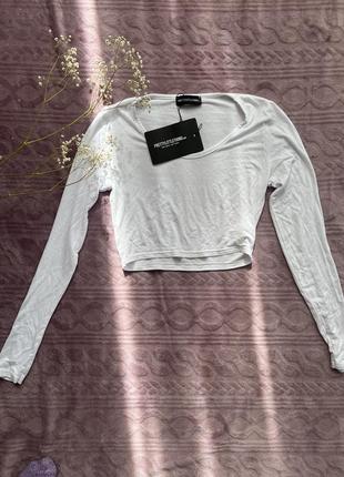 Білий топ з довгими рукавами prettylittlething