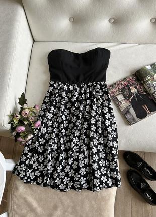 Чорна сукня без бритель з чашками