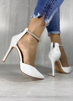 🌹 шикарные белые туфли лодочки со стразами