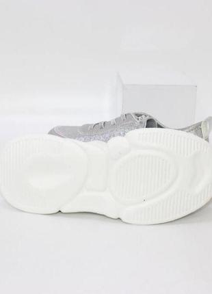 Серебристые кроссовки 4