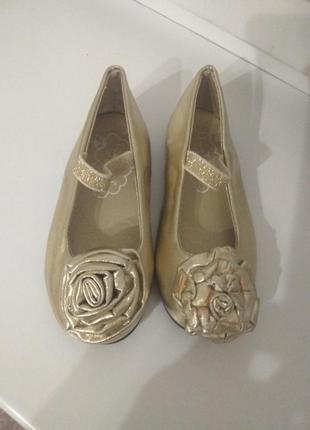 Золотие туфельки  на 1 годик