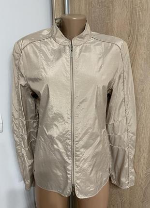 Куртка вітровка