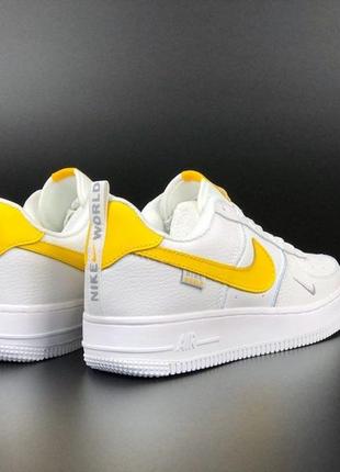 Жіночі кросівки nike air force шкіряні білі жовті4 фото