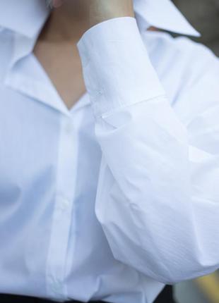 Стильна жіноча сорочка вільного крою 5а13 біла9 фото