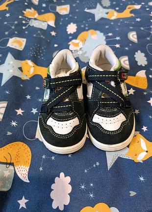Кроссовки детские 2