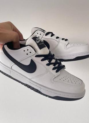 Женские кроссовки nike dunk low retro white black v2 / smb