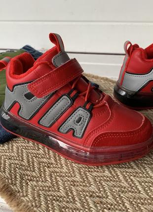 Хайтопи дитячі червоні з підсвіткою