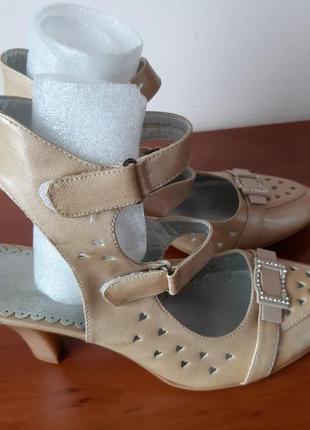 Босоножки туфли женские летние на каблуке бежевые4 фото