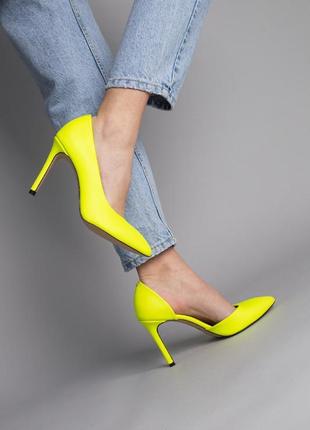 Туфлі в наявності