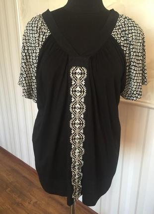 Відмінна футболка з вишивкою, розмір 50-52.