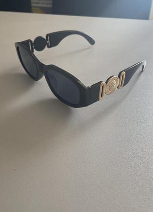 Стильные солнцезащитные женские очки 2023 в стиле версаче versace10 фото